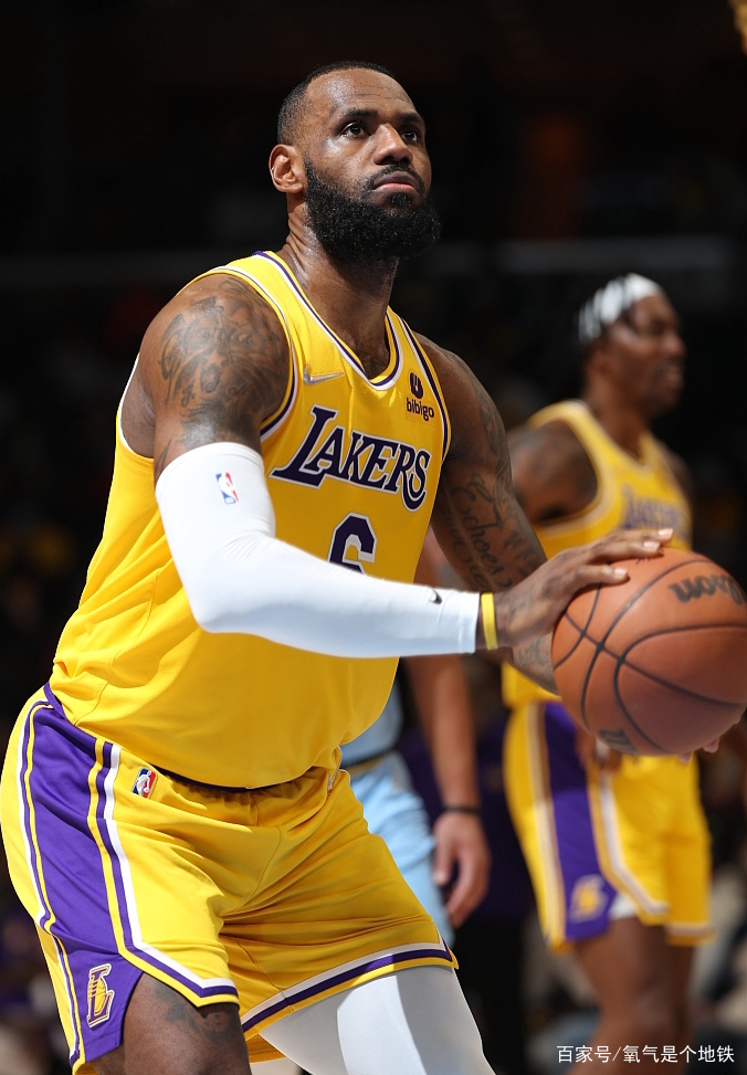 九游体育app刚刚！广东宏远状态回暖阿扎伦卡在湖人比赛中连败，里程碑夜布莱顿完成体检(哈登恢复巅峰快船交易伦纳德)