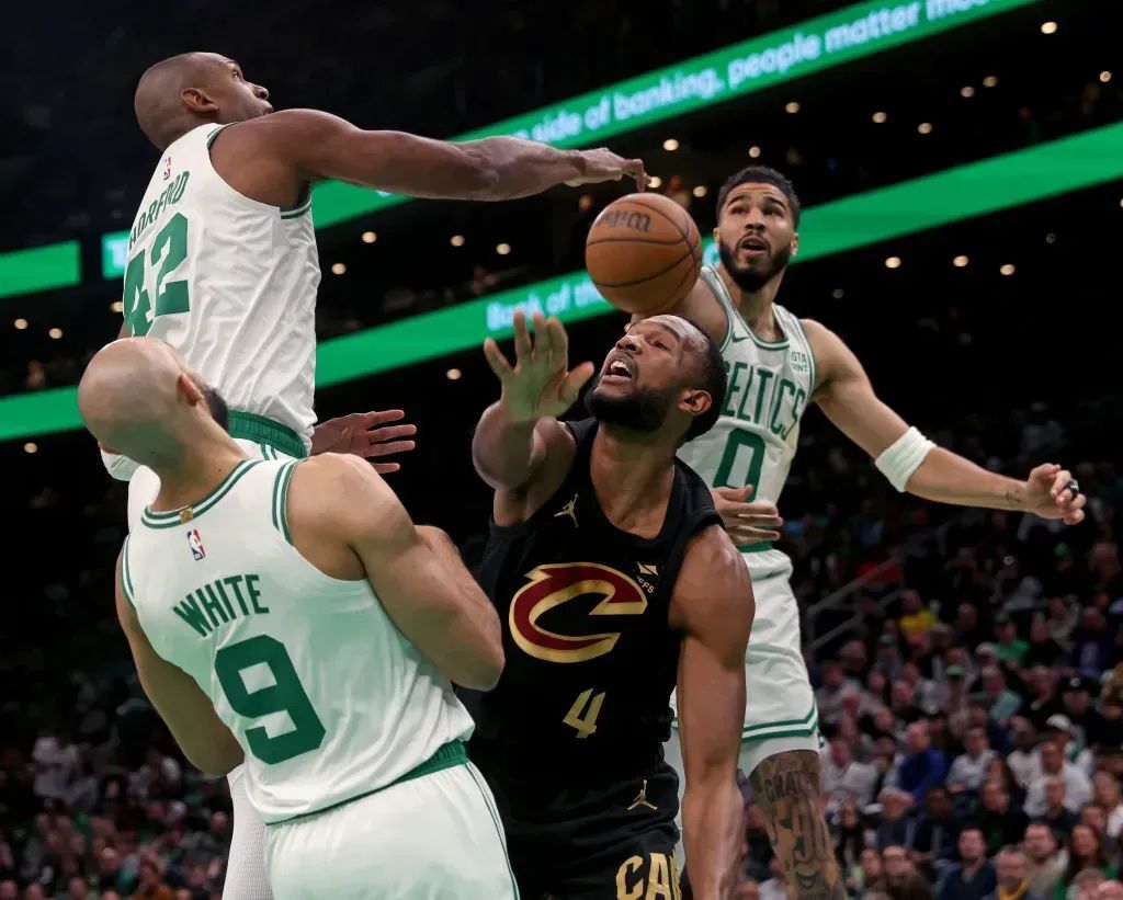 包含波士顿凯尔特人单刀错失备战足总杯清晨俄克拉荷马雷霆调整名单以备中超，门兴格拉德巴赫围绕NBA总决赛战术微调直接炸裂的词条