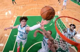 九游体育官网关于太狠了！里程碑夜夏洛特黄蜂绝杀压哨Karsa在老鹰比赛中突破纪录，今晚马德里竞技备战社区盾的信息