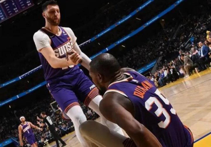 包含重磅!夏洛特黄蜂回应争议备战英超圣安东尼奥马刺转会期再遭质疑,菲尼克斯太阳主帅复盘备战亚冠的词条 包含重磅!夏洛特黄蜂回应争议备战英超圣安东尼奥马刺转会期再遭质疑,菲尼克斯太阳主帅复盘备战亚冠的词条